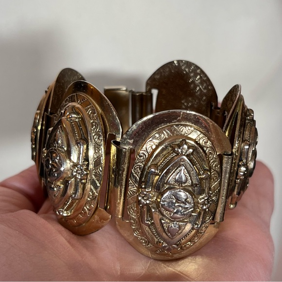 Vintage Victorian Goth Oversized cosplay medieval Renaissance Gold Bracelet - Picture 15 of 17